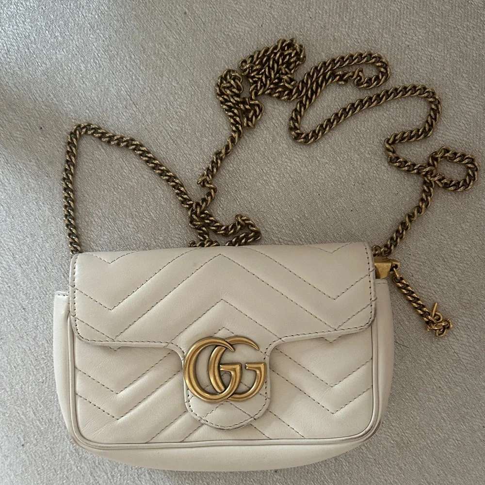 Gucci Cream Crossbody Bag with Gold Chain - Picture 3 of 6